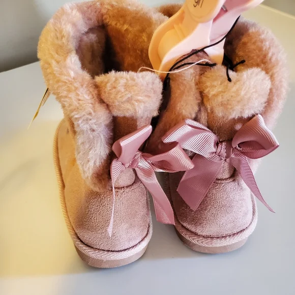 Boots - Picture 3 of 3